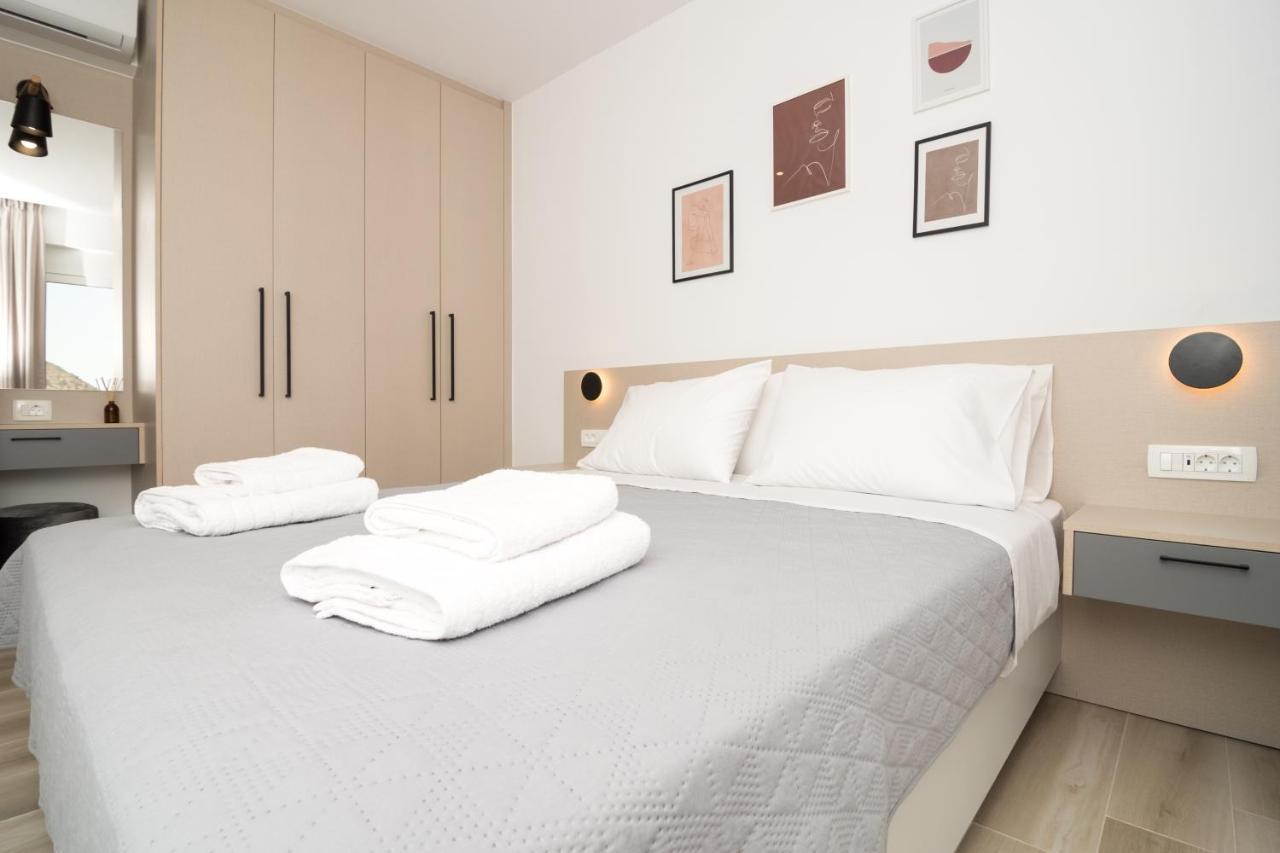 Allview Apartments Palaiochora Bagian luar foto