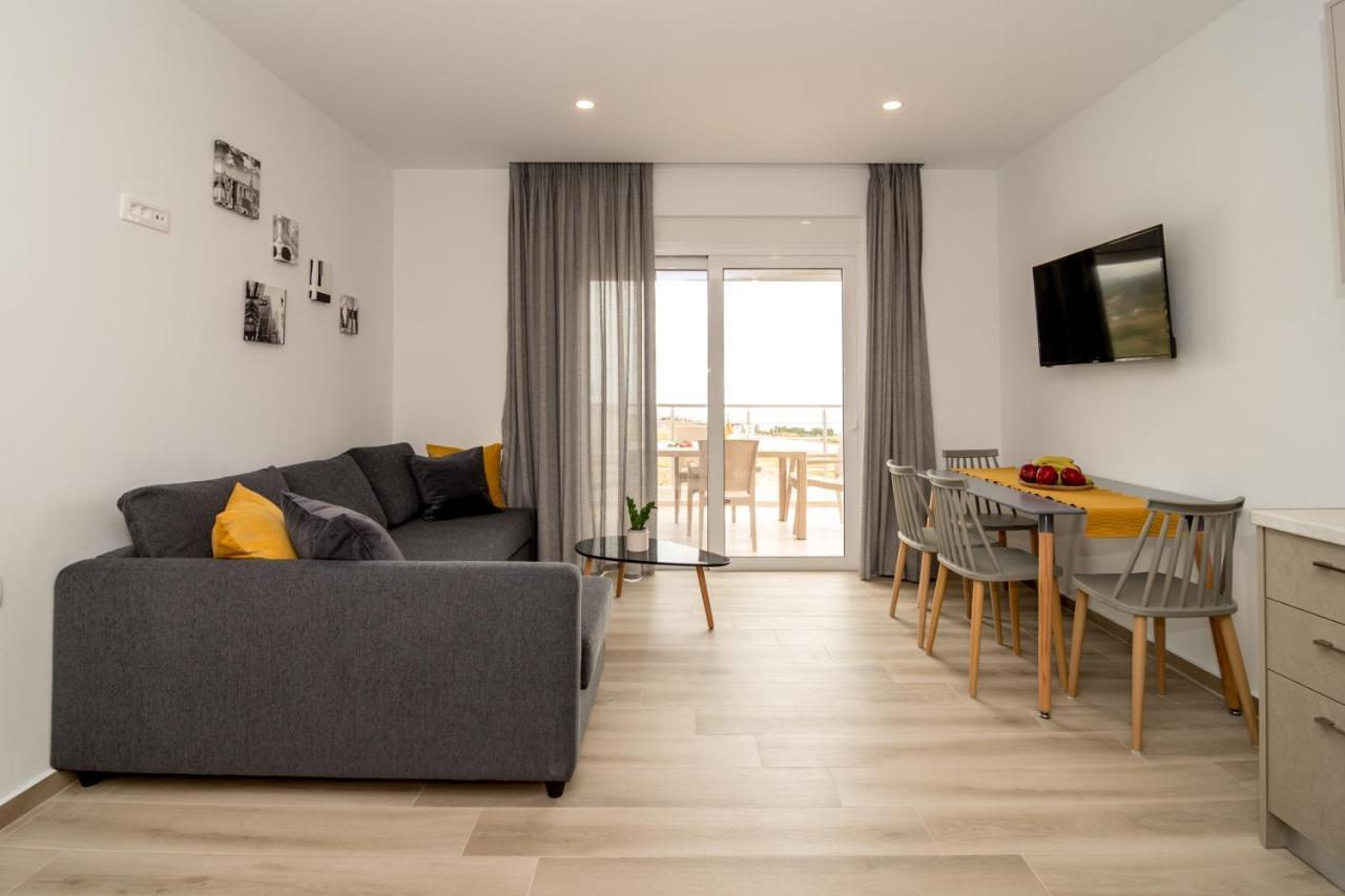 Allview Apartments Palaiochora Bagian luar foto