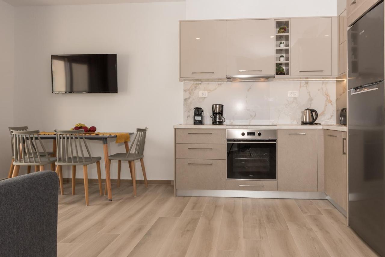 Allview Apartments Palaiochora Bagian luar foto