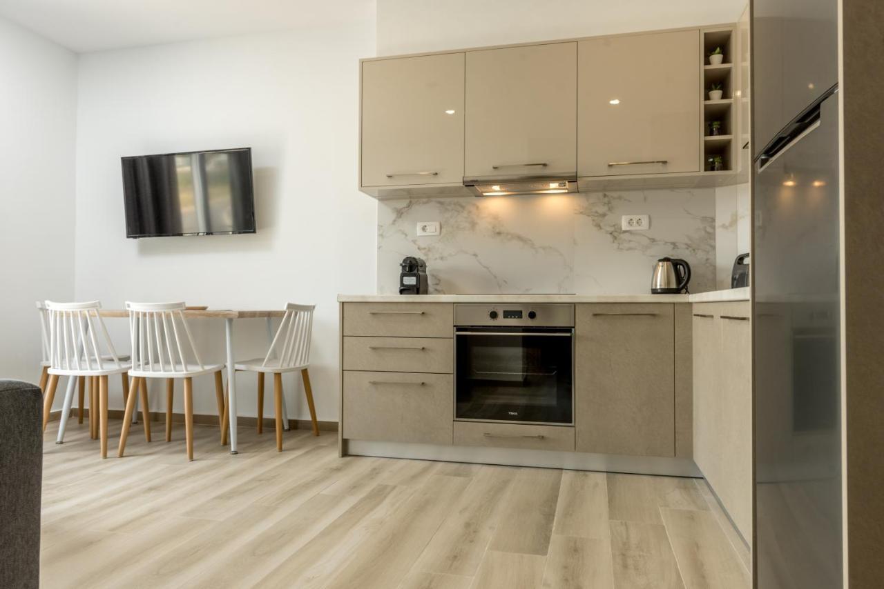 Allview Apartments Palaiochora Bagian luar foto
