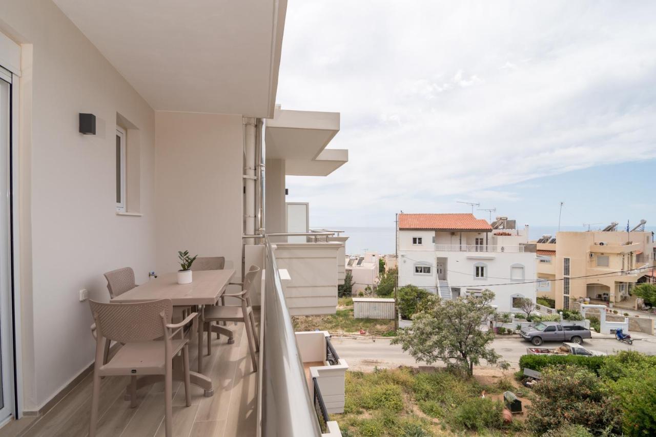 Allview Apartments Palaiochora Bagian luar foto